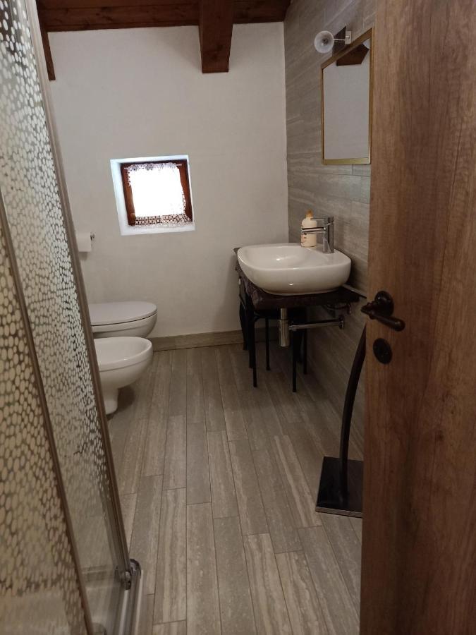 Appartement Vite Dipinte 1 Bilocale In Langa à Novello Extérieur photo