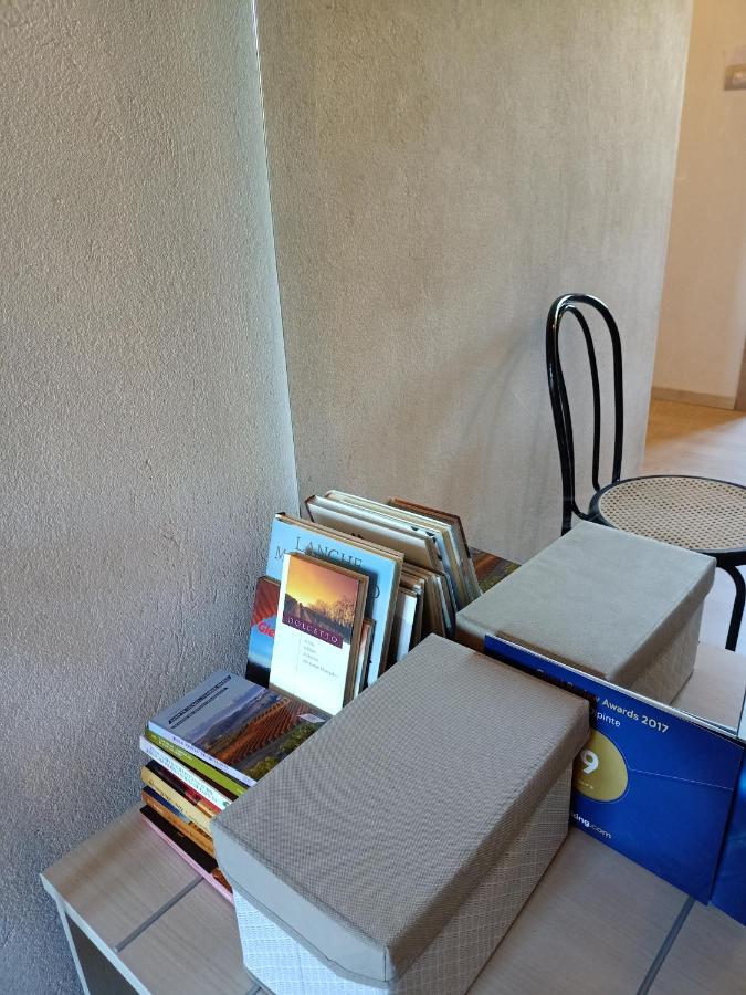 Appartement Vite Dipinte 1 Bilocale In Langa à Novello Extérieur photo