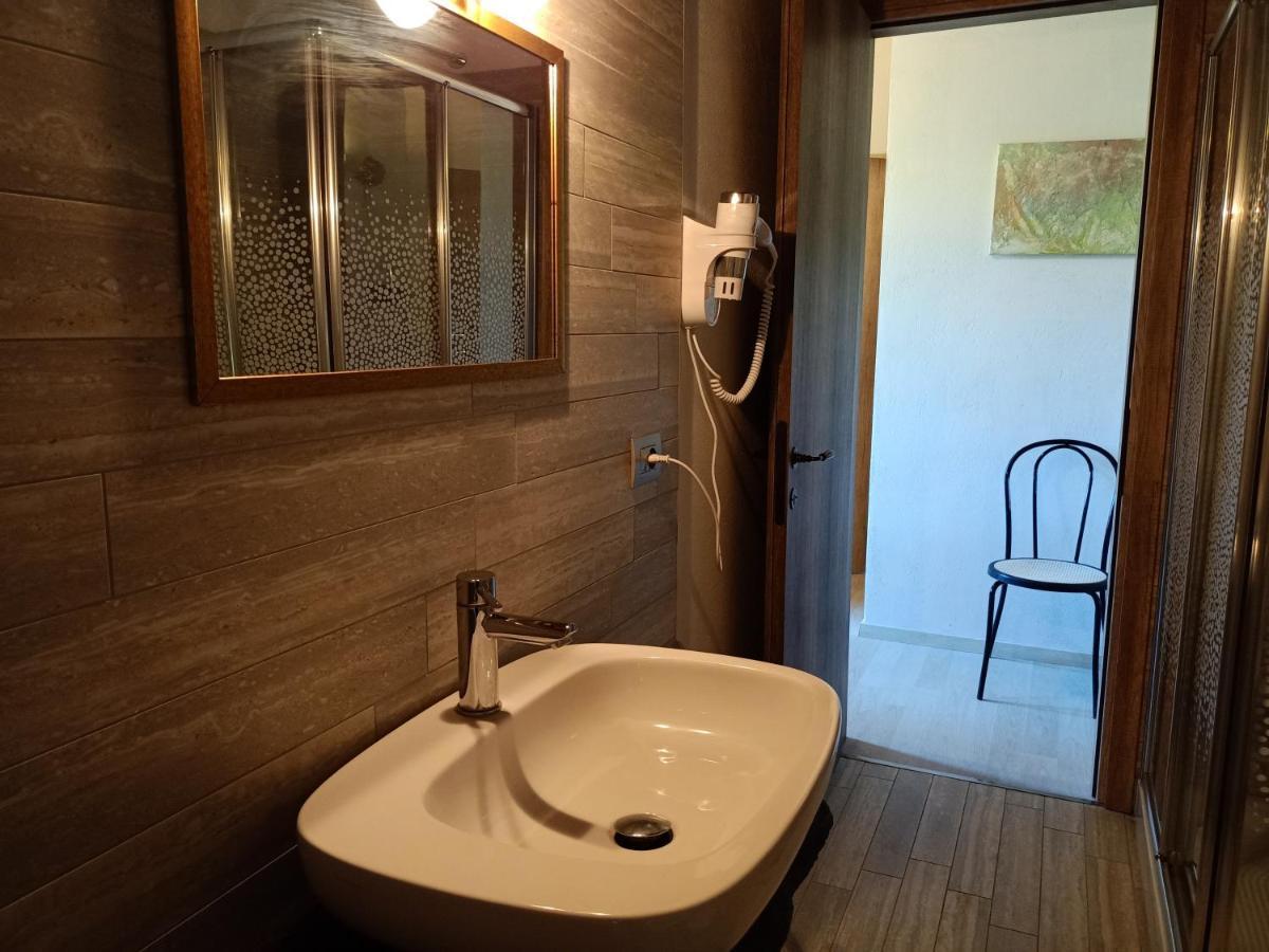 Appartement Vite Dipinte 1 Bilocale In Langa à Novello Extérieur photo