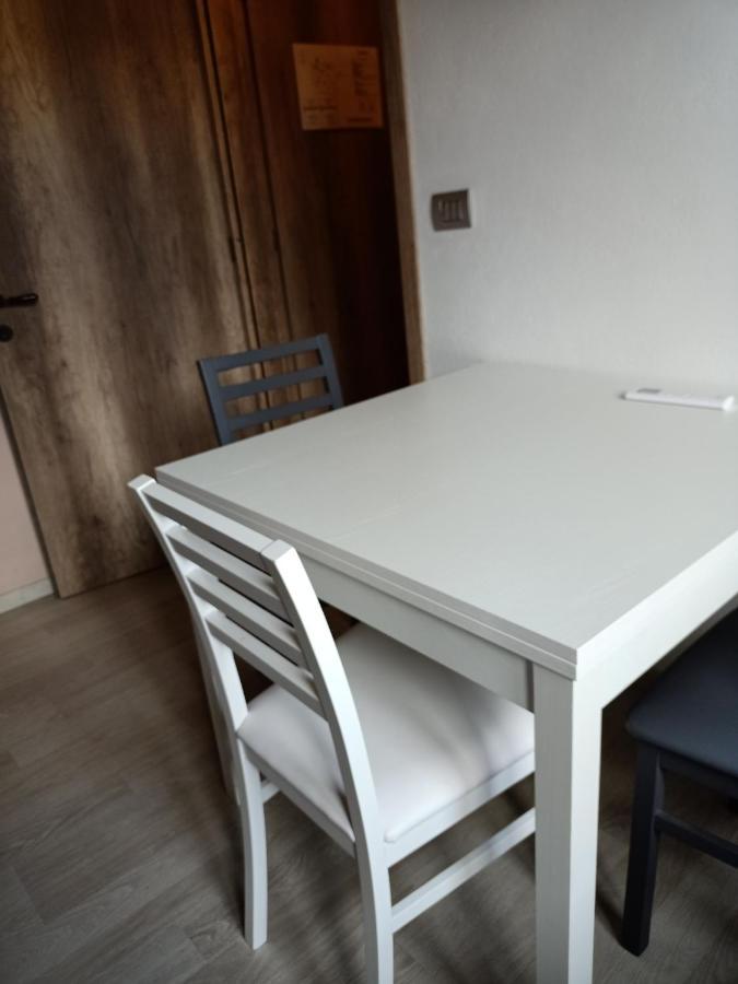 Appartement Vite Dipinte 1 Bilocale In Langa à Novello Extérieur photo