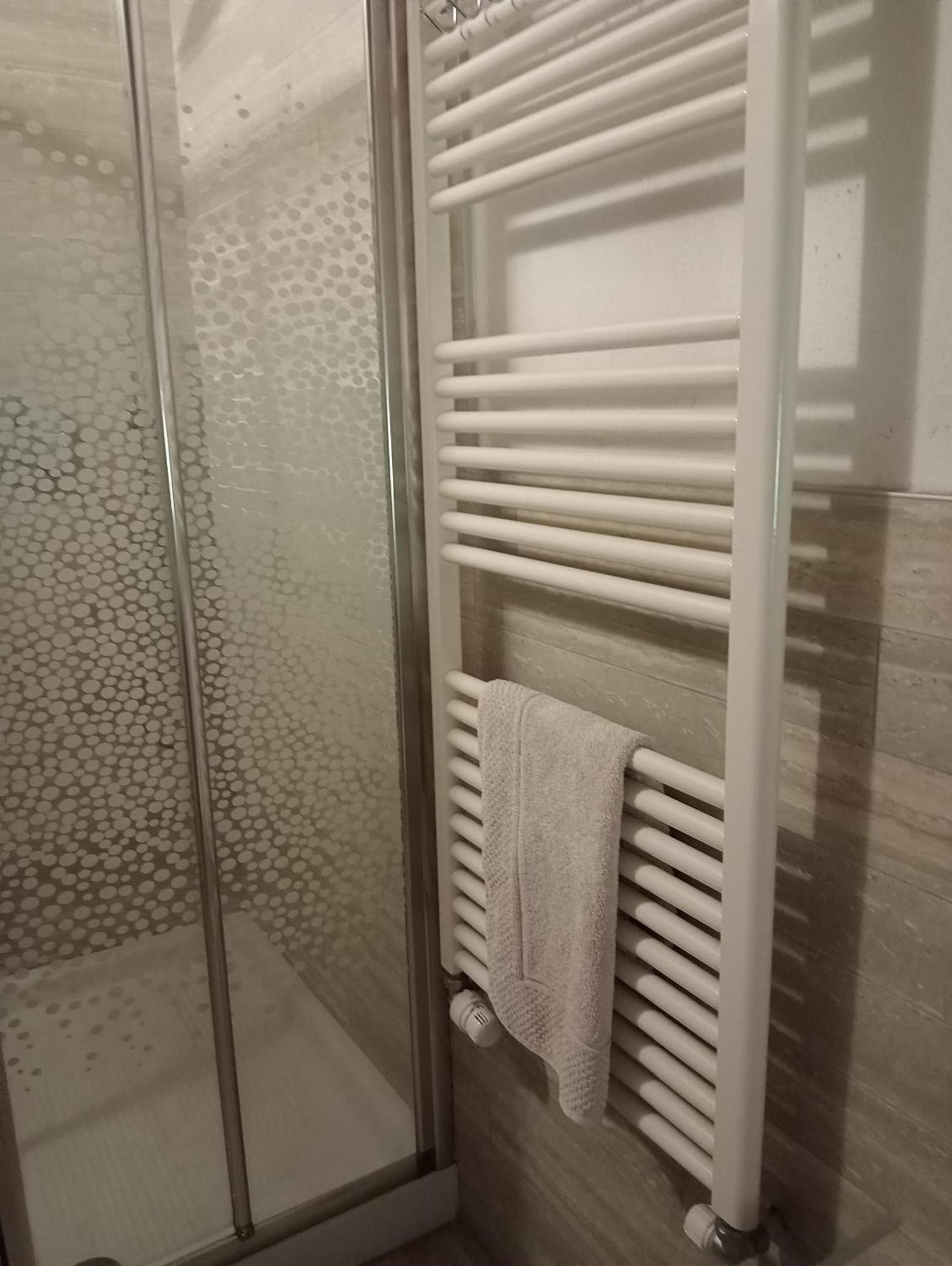 Appartement Vite Dipinte 1 Bilocale In Langa à Novello Extérieur photo