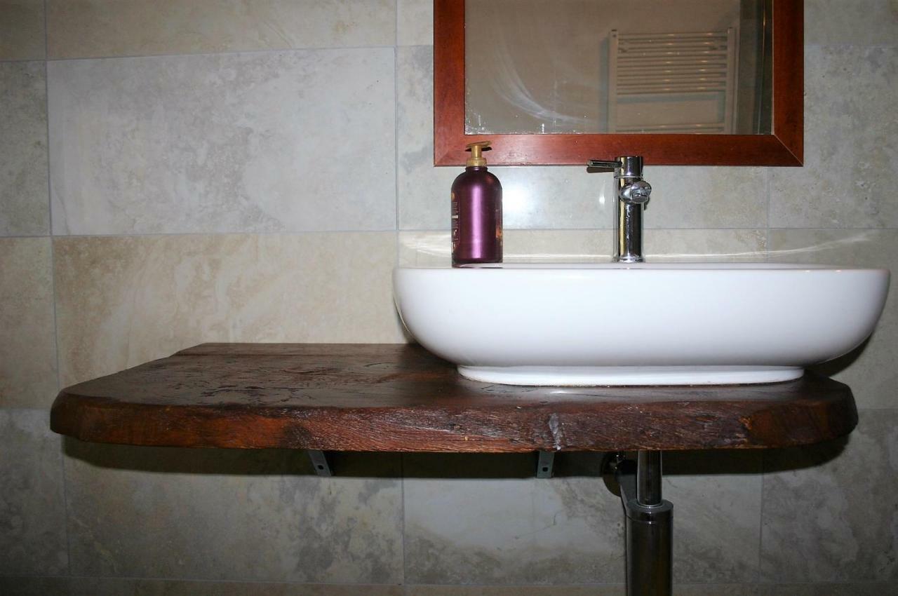 Appartement Vite Dipinte 1 Bilocale In Langa à Novello Extérieur photo